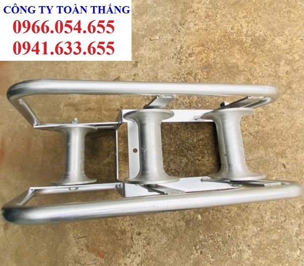 con lăn keo cap di qua miệng cống